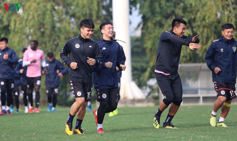 can canh: buoi tap khai xuan cua quang hai, dinh trong va ha noi fc hinh 12