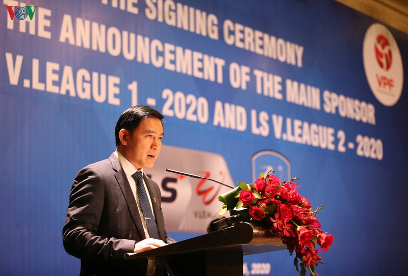 "gia tri ban quyen truyen hinh v-league thap la yeu to lich su de lai" hinh 2