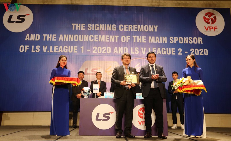 "gia tri ban quyen truyen hinh v-league thap la yeu to lich su de lai" hinh 3