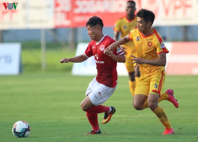 toan canh: pho hien guc nga phut cuoi truoc thanh hoa fc tren san nha hinh 7