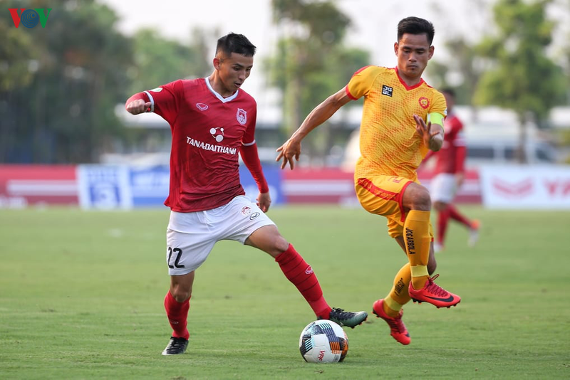 toan canh: pho hien guc nga phut cuoi truoc thanh hoa fc tren san nha hinh 5