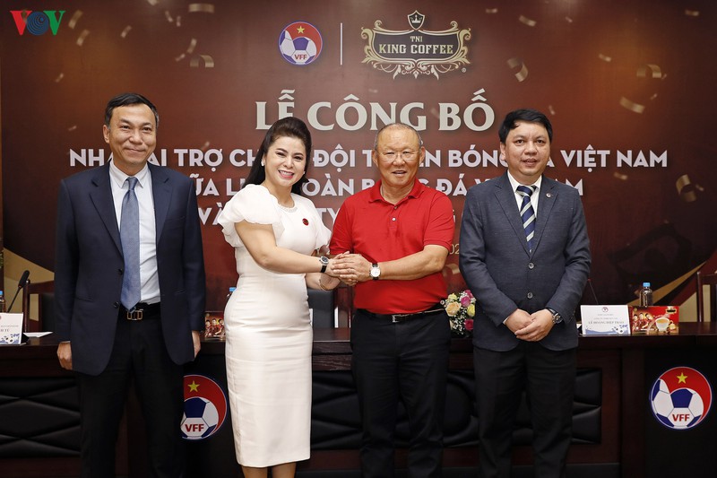 ba le hoang diep thao: co duyen giup cafe vua gap go mon the thao vua hinh 3