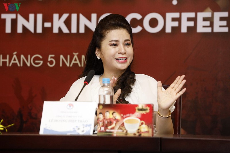 ba le hoang diep thao: co duyen giup cafe vua gap go mon the thao vua hinh 4