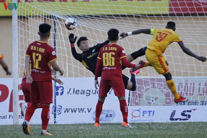 truc tiep hagl vs nam dinh: "chu ho bi-rai" khong con duong lui hinh 10
