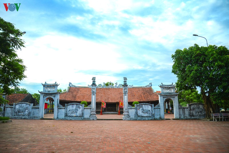 diem den doc dao o thanh pho vung bien mong cai, quang ninh hinh 10