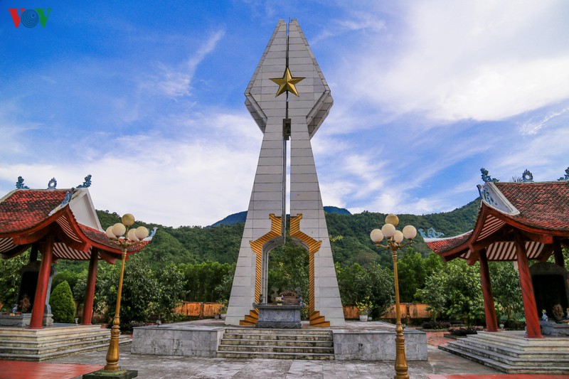 diem den doc dao o thanh pho vung bien mong cai, quang ninh hinh 12