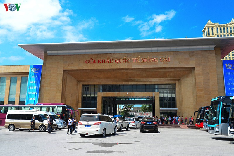 diem den doc dao o thanh pho vung bien mong cai, quang ninh hinh 2