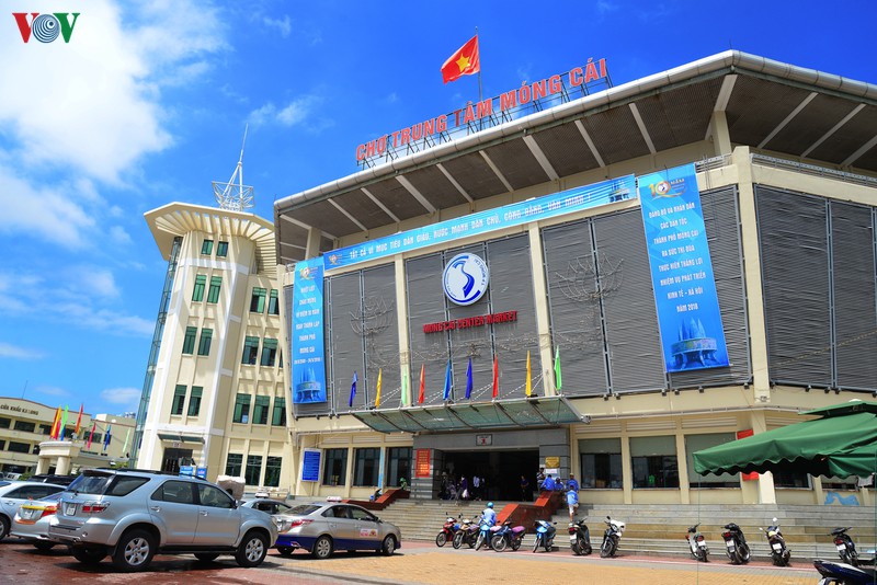 diem den doc dao o thanh pho vung bien mong cai, quang ninh hinh 3