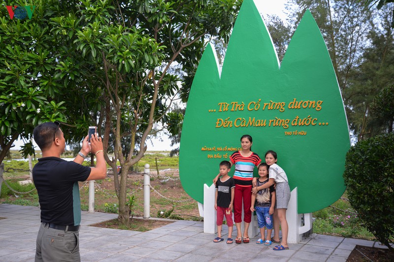 diem den doc dao o thanh pho vung bien mong cai, quang ninh hinh 8