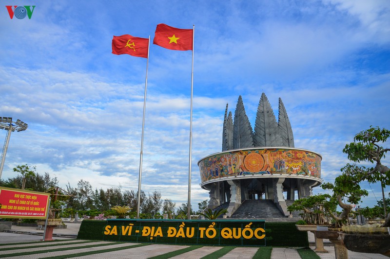 diem den doc dao o thanh pho vung bien mong cai, quang ninh hinh 9