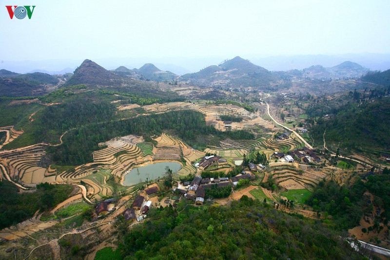 cao nguyen da dong van: danh thang hoang so va hung vi hinh 8