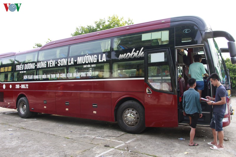 am long nhung chuyen xe mien phi tron doi cho benh nhan ung thu hinh 1