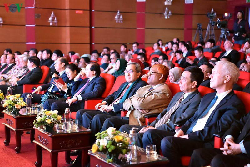 trao giai cuoc thi tim hieu ve chuyen tham lich su cua chu tich ho chi minh den indonesia va cua tong thong surkano den viet nam hinh 2