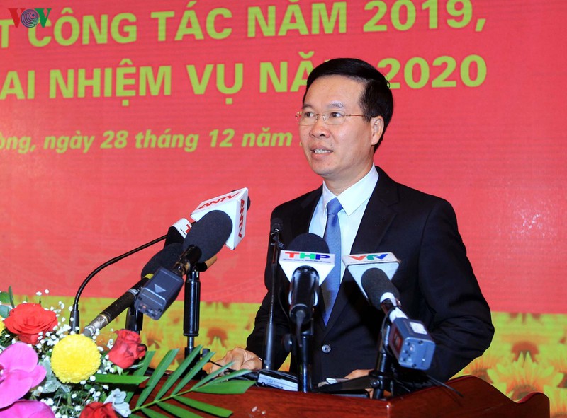 tinh tao truoc viec loi dung bao chi de canh tranh phe nhom hinh 4