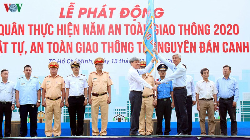 tphcm ra quan phat dong nam an toan giao thong 2020 hinh 1