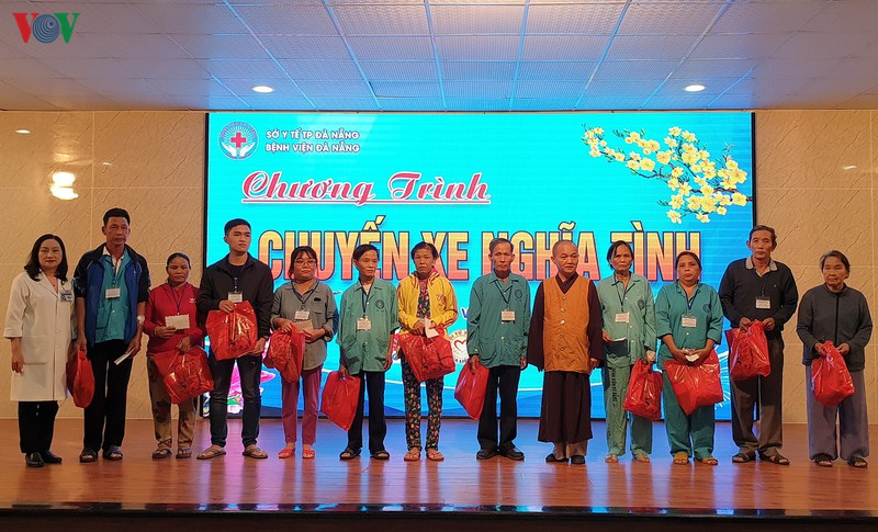 chuyen xe nghia tinh dua benh nhan ve que an tet hinh 2