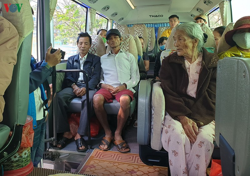 chuyen xe nghia tinh dua benh nhan ve que an tet hinh 4