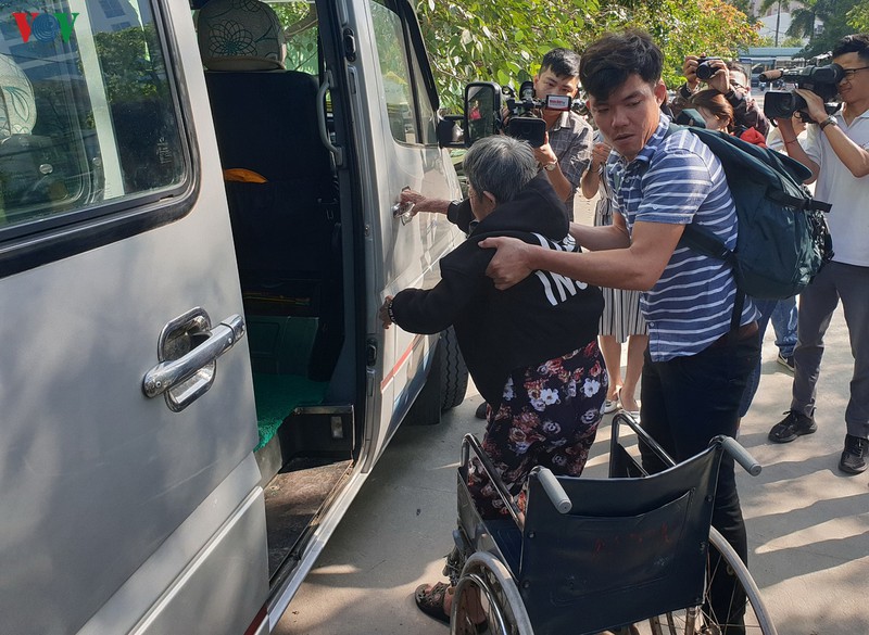 chuyen xe nghia tinh dua benh nhan ve que an tet hinh 9