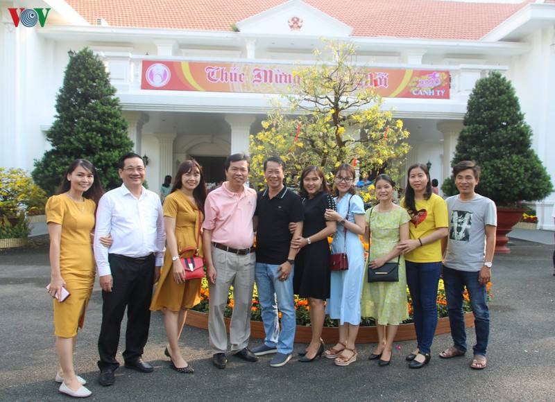 anh: dong thap mo cua tru so ubnd tinh don khach du xuan hinh 3