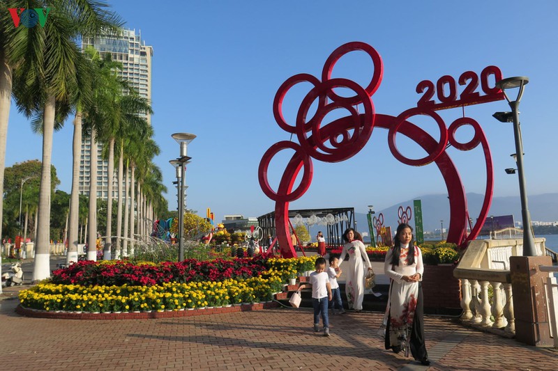duong hoa xuan da nang tap nap khach du xuan som hinh 2