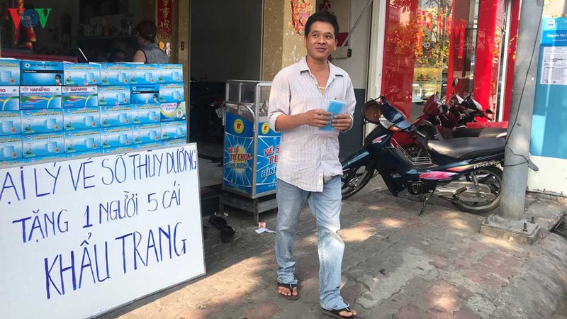 binh duong phat khau trang mien phi cho nguoi dan, du khach hinh 4