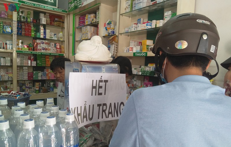 kon tum chay khau trang y te, khuyen cao nguoi dan khong mua tich tru  ​ hinh 1