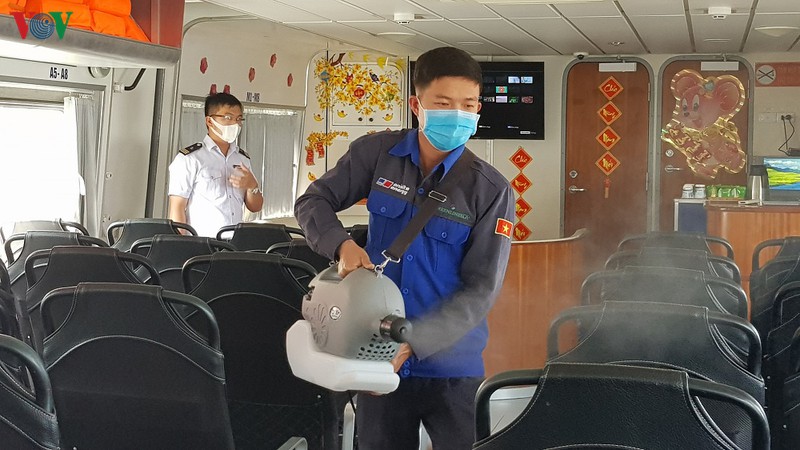 tphcm phat khau trang mien phi tai cac cang, ben thuy noi dia hinh 4