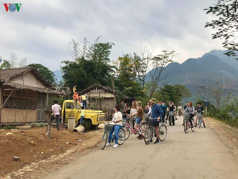 khach tay thich thu tan huong ve dep hoang so, thanh binh cua mai chau hinh 5