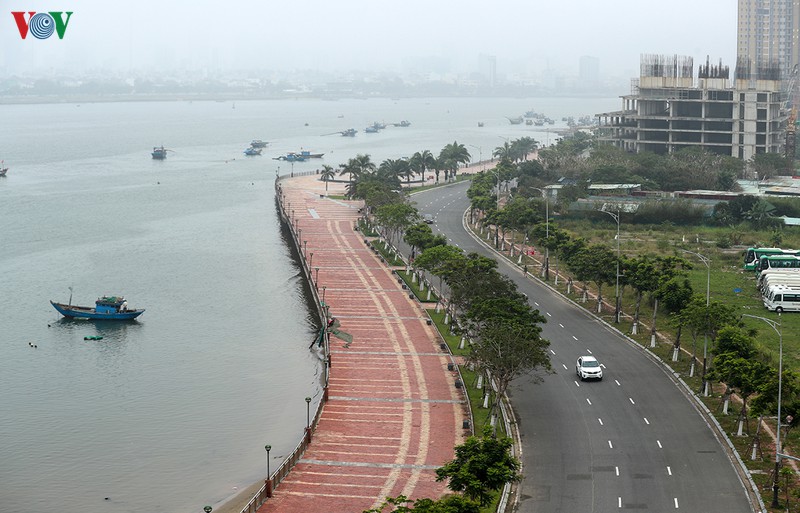 anh: da nang bat ngo ngap trong suong mu hinh 11