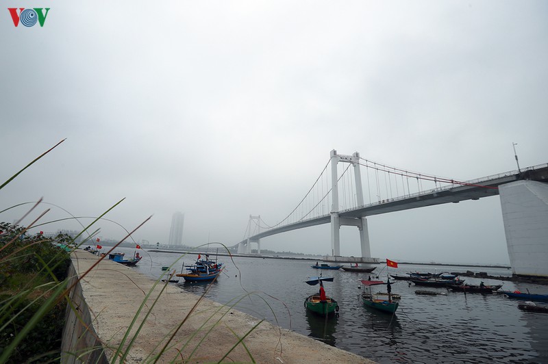 anh: da nang bat ngo ngap trong suong mu hinh 15