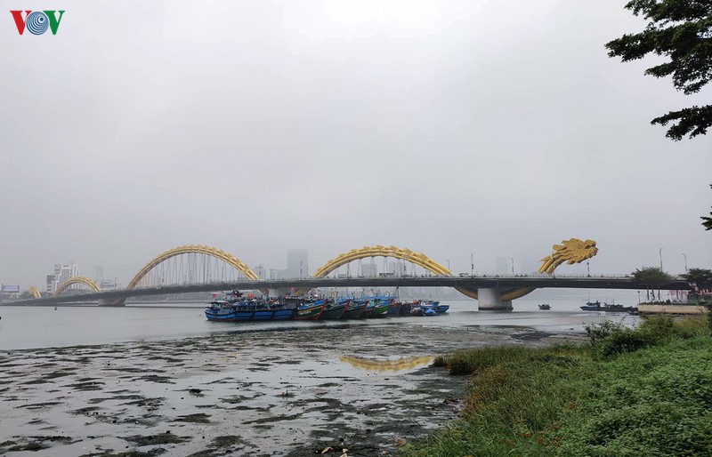 anh: da nang bat ngo ngap trong suong mu hinh 16