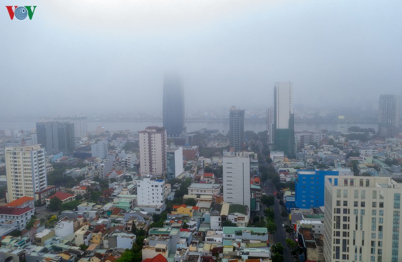 anh: da nang bat ngo ngap trong suong mu hinh 2