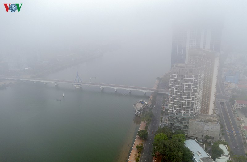 anh: da nang bat ngo ngap trong suong mu hinh 4
