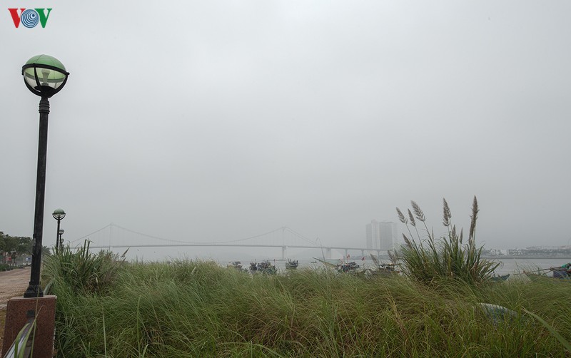 anh: da nang bat ngo ngap trong suong mu hinh 5