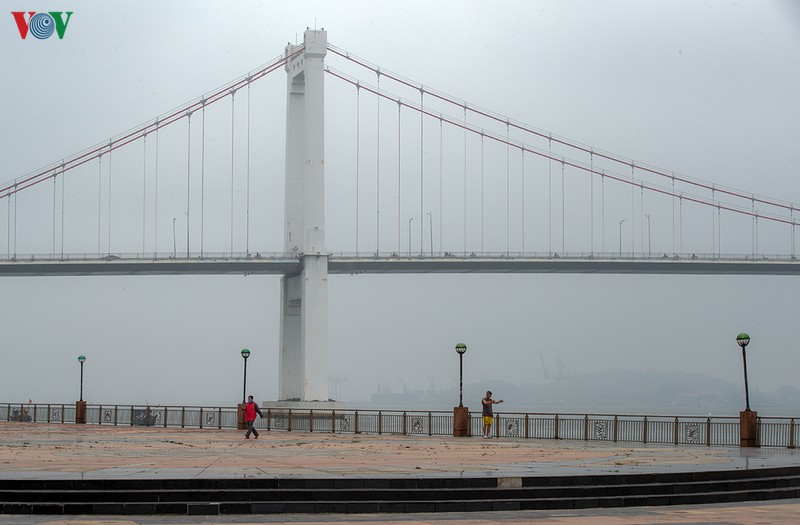 anh: da nang bat ngo ngap trong suong mu hinh 9
