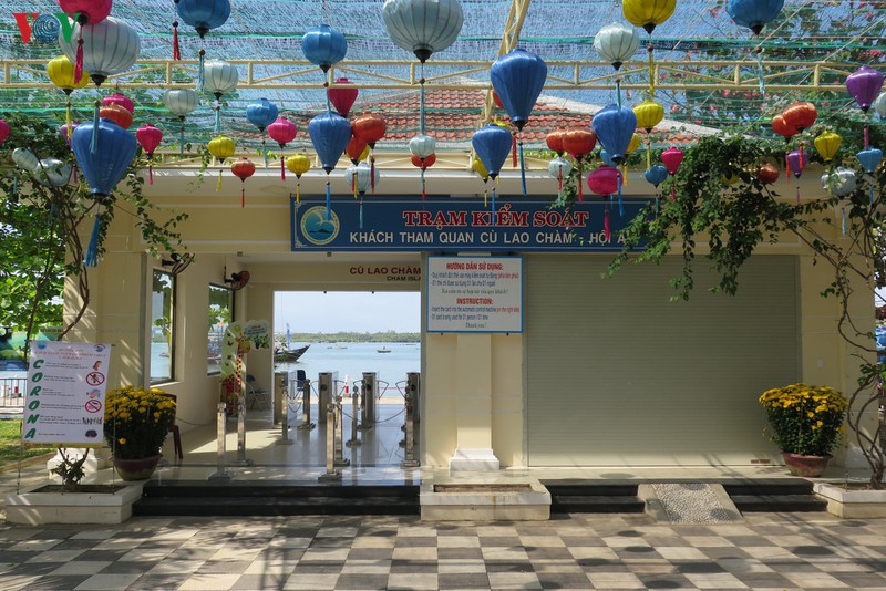 cu lao cham vang khach, chu tau du lich gap kho hinh 3