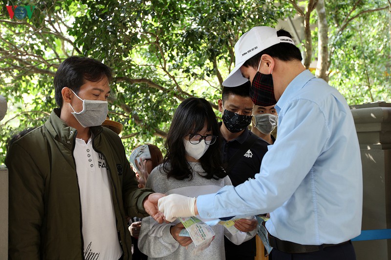 yen tu giam gia ve cap treo: nhon nhip khach noi, diu hiu khach ngoai hinh 2