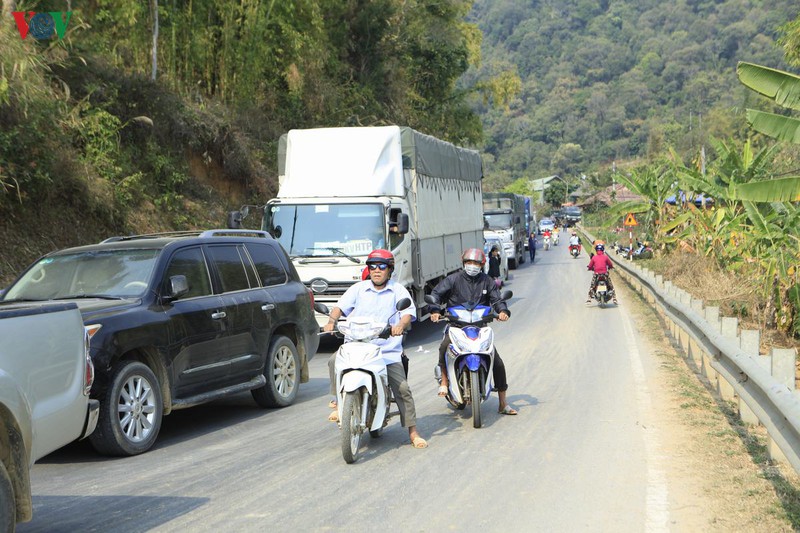 xe tai dau dau container, quoc lo 279 ach tac nhieu gio hinh 3