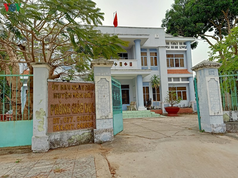 ky luat truong phong gd-dt huyen hon dat, kien giang hinh 1