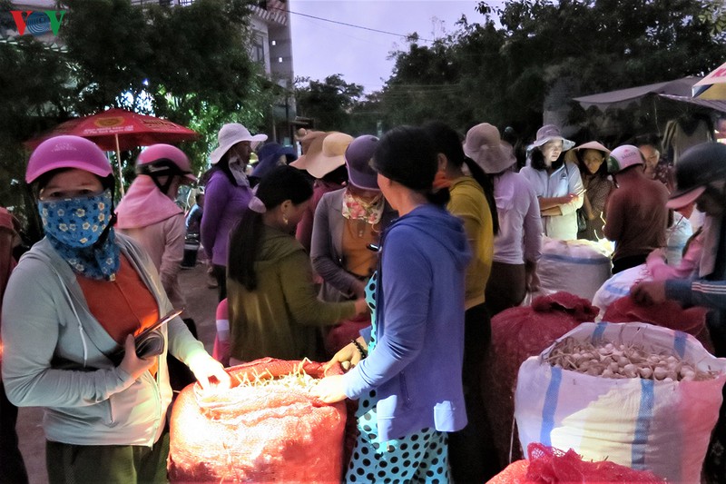 anh: cuoc muu sinh vat va cua phu nu ly son hinh 11