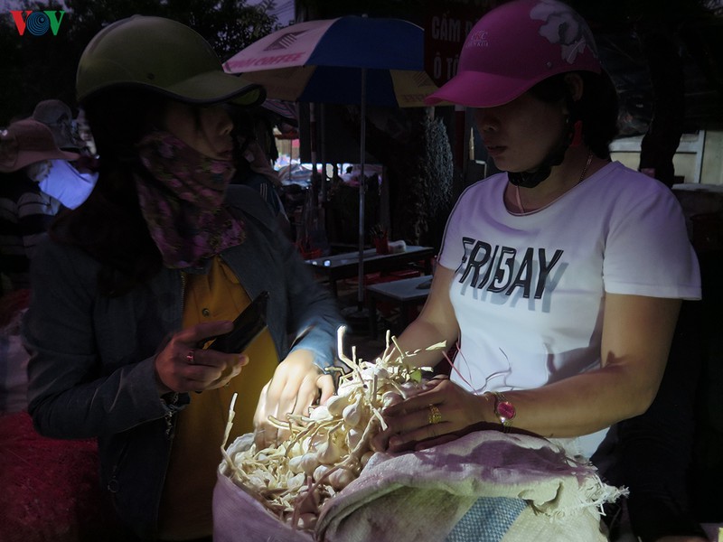 anh: cuoc muu sinh vat va cua phu nu ly son hinh 12