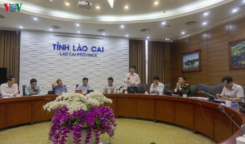 lao cai chuyen vo chong nguoi anh nhiem virus ve benh vien nhiet doi tw hinh 1