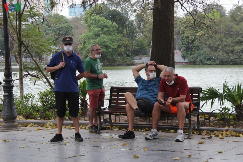 nhieu diem du lich o ha noi dong cua do covid-19, du khach tay boi roi hinh 11