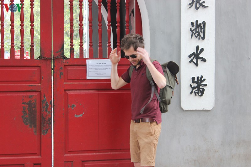 nhieu diem du lich o ha noi dong cua do covid-19, du khach tay boi roi hinh 3