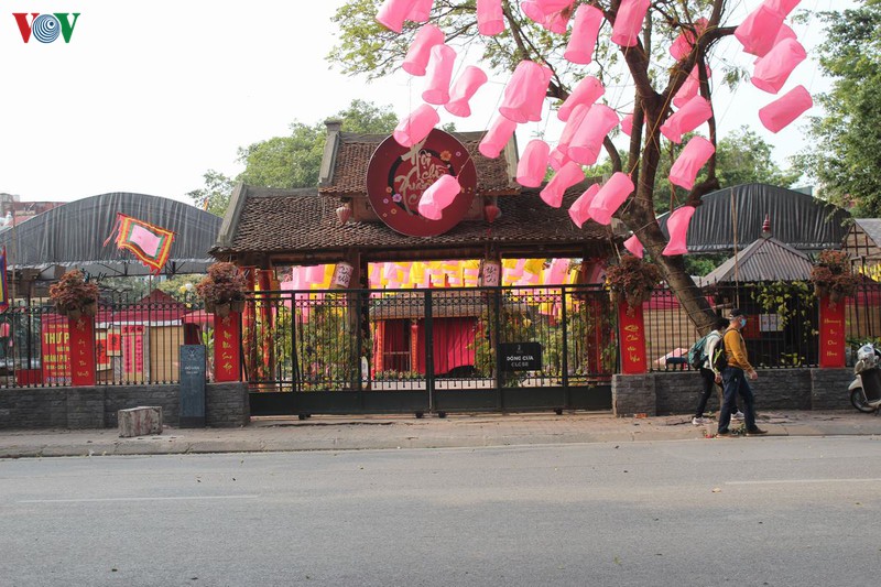 nhieu diem du lich o ha noi dong cua do covid-19, du khach tay boi roi hinh 9