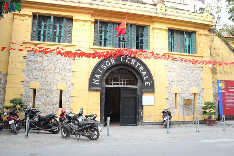 nhieu diem du lich o ha noi dong cua do covid-19, du khach tay boi roi hinh 4