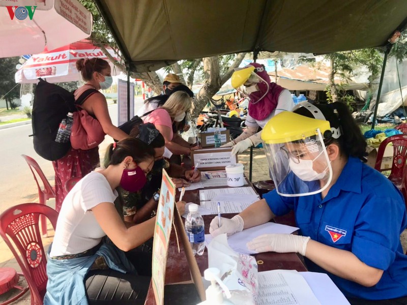 thanh nien tinh nguyen da nang truc chot chong dich covid-19 hinh 2