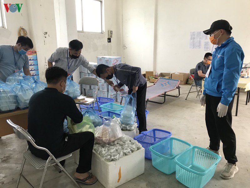nhung tinh nguyen vien quang ninh ngay dem tham gia chong dich hinh 3