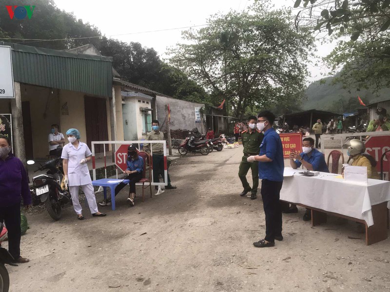 ha long han che toi da nguoi dan ra duong sau 22h hinh 2