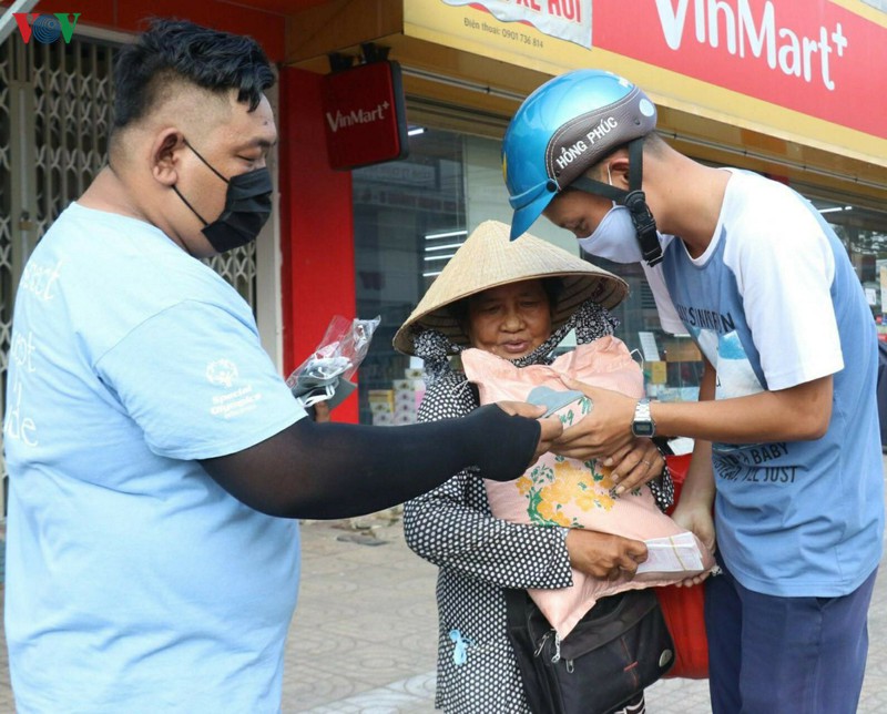 ho tro nhu yeu pham cho hon 3.200 nguoi ban ve so dao o can tho hinh 1